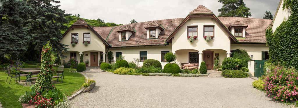 Weinberghof Ilkerl-Luf Bed & Breakfast Krems an der Donau Exterior photo